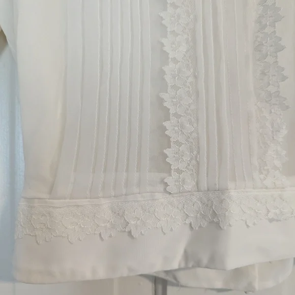 Elegant Vintage White Lace Trimmed Women's Top - Picture 5 of 9
